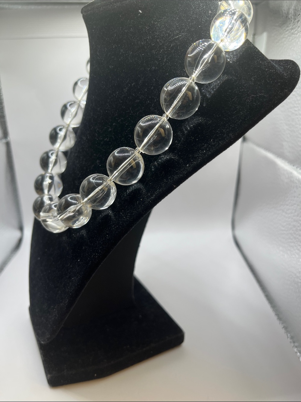 Clear Lucite/acrylic Beaded Necklace - Elegant Transparent Spheres 17” - Picture 4 of 9